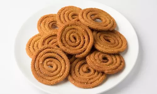 Chakli: इस दिवाली मेहमानों का इस स्नैक्स से करें पेस