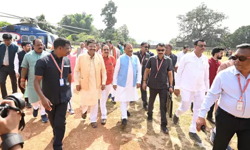 मुख्यमंत्री विष्णु देव साय आदिवासी विकास प्राधिकरण की बैठक में शामिल होने हैलीपेड पहुंचे