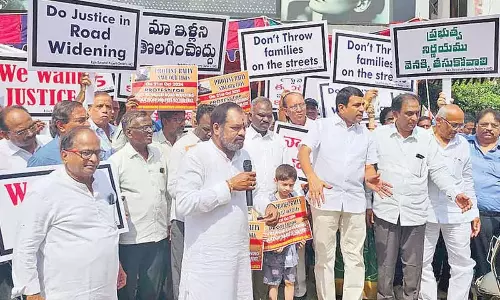 Hyderabad : कैंट राजीव राहदारी के निवासियों ने सड़क चौड़ीकरण के समर्थन में रैली निकाली Hyderabad : कैंट राजीव राहदारी के निवासियों ने सड़क चौड़ीकरण के समर्थन में रैली निकाली