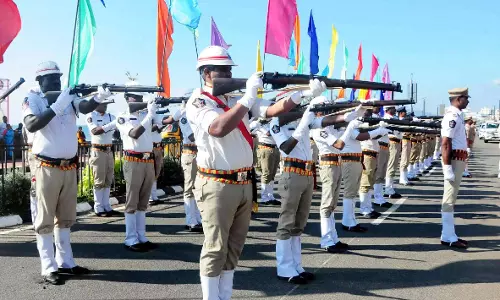 Andhra Pradesh ने पुलिस शहीदों को स्मृति दिवस पर सम्मानित किया Andhra Pradesh ने पुलिस शहीदों को स्मृति दिवस पर सम्मानित किया