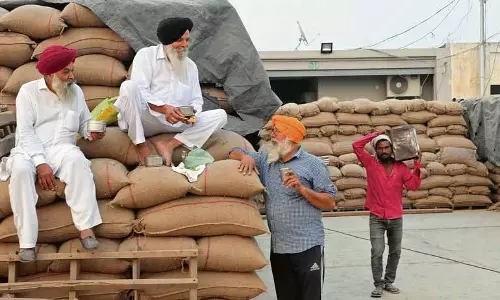 गर्ग ने कहा कि केंद्र सरकार ताजा आवक के लिए जगह बनाने हेतु 120 LMT अनाज उठाएगी