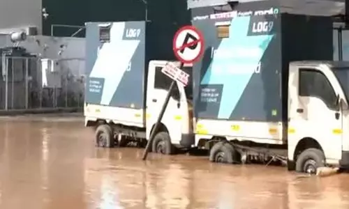 Bengaluru में भारी बारिश, शहर के कई इलाकों में जलभराव, विपक्ष ने सिद्धारमैया सरकार पर निशाना साधा Bengaluru में भारी बारिश, शहर के कई इलाकों में जलभराव, विपक्ष ने सिद्धारमैया सरकार पर निशाना साधा
