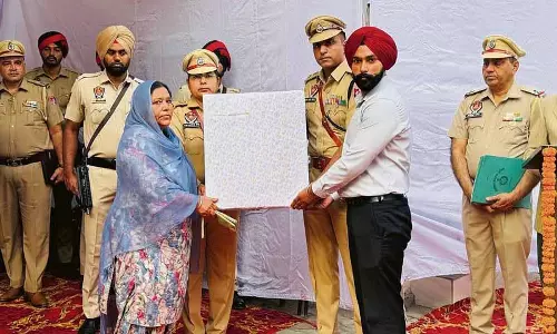 Police स्मृति दिवस पर शहीदों के परिजनों को सम्मानित किया गया