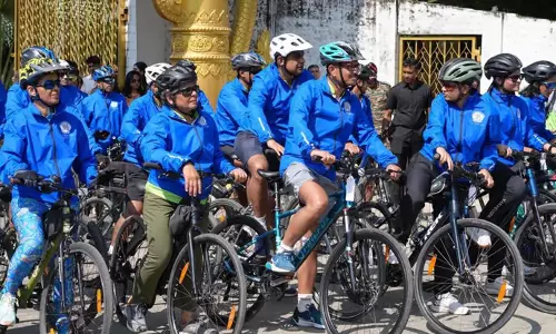 Arunachal : वालोंग नायकों के सम्मान में साइकिल अभियान को आधिकारिक तौर पर हरी झंडी दिखाई