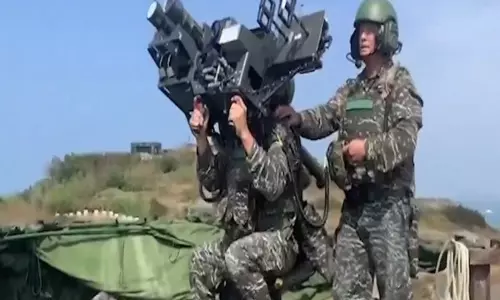 China ताइवान जलडमरूमध्य में लाइव-फायर अभ्यास करने के लिए तैयार China ताइवान जलडमरूमध्य में लाइव-फायर अभ्यास करने के लिए तैयार