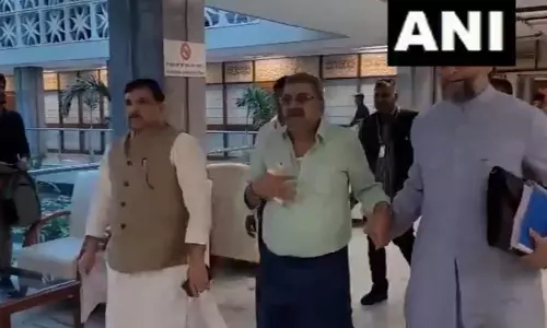 वक्फ विधेयक पर JPC की बैठक में बवाल, BJP-TMC सांसद में बहस, VIDEO