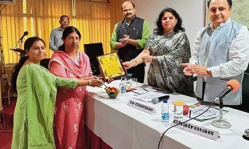 Nauni University की मधुमक्खी केंद्र को सर्वश्रेष्ठ केंद्र का पुरस्कार मिला