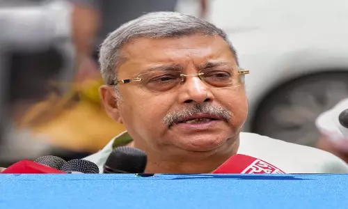 Kalyan Banerjee ने भाजपा सांसद के साथ तीखी नोकझोंक के दौरान कांच की बोतल तोड़ी