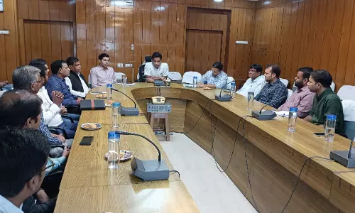 Chittorgarh: राइजिंग राजस्थान इन्वेस्टर मीट : जिला कलेक्टर की सीए - सीएस के साथ बैठक आयोजित