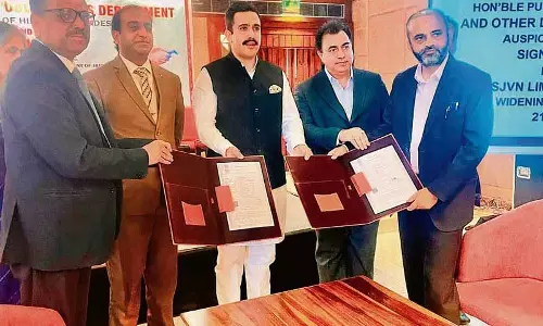 PWD और बिजली कंपनी ने सड़कों के चौड़ीकरण के लिए समझौते पर हस्ताक्षर किए PWD और बिजली कंपनी ने सड़कों के चौड़ीकरण के लिए समझौते पर हस्ताक्षर किए