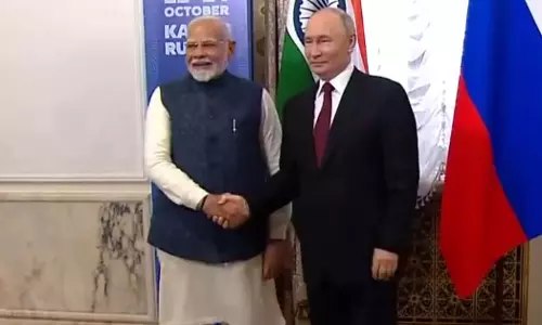 भारत-रूस के बीच द्विपक्षीय वार्ता, प्रधानमंत्री मोदी का स्वागत रूसी समुदाय के लोगों ने कृष्ण भजन के साथ किया