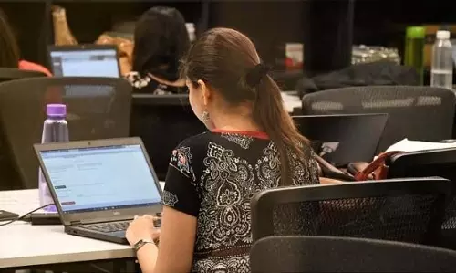 Kerala PSC: महिलाओं की भागीदारी बढ़ाने के लिए नई आयु सीमा की सिफारिश Kerala PSC: महिलाओं की भागीदारी बढ़ाने के लिए नई आयु सीमा की सिफारिश