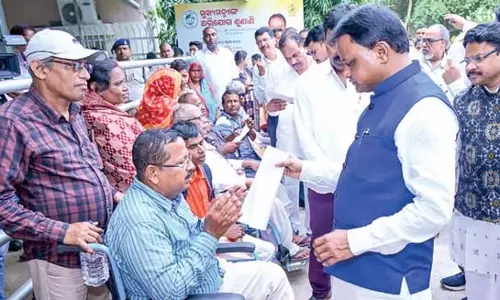 शिकायत सुनवाई में Odisha के मुख्यमंत्री का दयालु पक्ष सामने आया शिकायत सुनवाई में Odisha के मुख्यमंत्री का दयालु पक्ष सामने आया