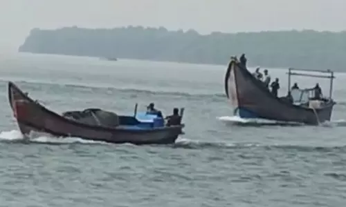 Paradip में चक्रवात दाना से पहले मछुआरे तट पर लौटे