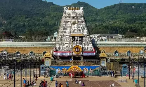 Tirumala: तिरुमाला में भक्तों की भीड़ आम बात Tirumala: तिरुमाला में भक्तों की भीड़ आम बात