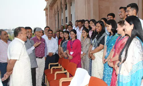 Jaipur: विधान सभा अध्यक्ष से राज्य लेखा सेवा के प्रशिक्षु अधिकारियों ने की मुलाकात Jaipur: विधान सभा अध्यक्ष से राज्य लेखा सेवा के प्रशिक्षु अधिकारियों ने की मुलाकात