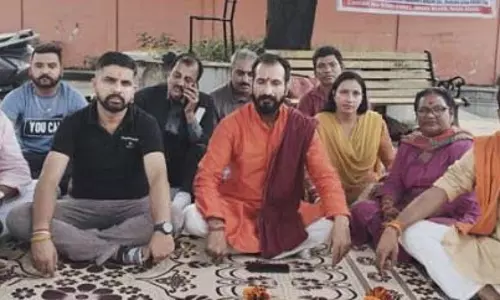 Jammu: कल्कि आंदोलन के कार्यकर्ताओं ने भूख हड़ताल शुरू की Jammu: कल्कि आंदोलन के कार्यकर्ताओं ने भूख हड़ताल शुरू की