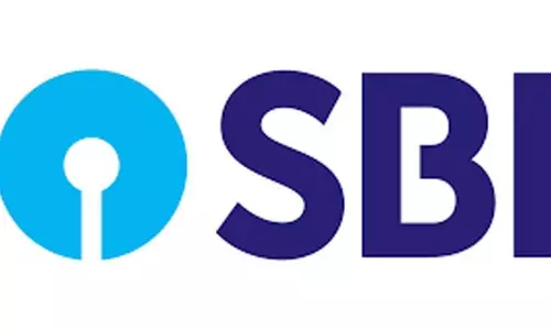 SBI ने सरकारी स्कूल को कंप्यूटर सहित अन्य वस्तुएं प्रदान कीं