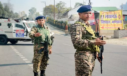 Ganderbal terror attack: पूछताछ के लिए 40 संदिग्धों को हिरासत में लिया गया Ganderbal terror attack: पूछताछ के लिए 40 संदिग्धों को हिरासत में लिया गया