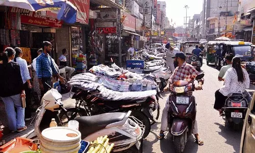 Amritsar: सड़कों पर अतिक्रमण से यातायात जाम, यात्रियों को परेशानी