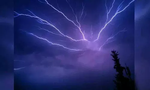 Khammam में बिजली गिरने से किसान और उसकी बेटी की मौत