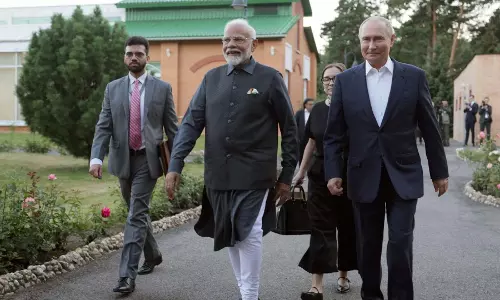 राष्ट्रपति पुतिन से मिले PM मोदी, इन मुद्दों पर हुई चर्चा, देखें VIDEO... राष्ट्रपति पुतिन से मिले PM मोदी, इन मुद्दों पर हुई चर्चा, देखें VIDEO...