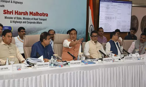केंद्रीय मंत्री नितिन गडकरी ने ASA के साथ NH परियोजनाओं की स्थिति की समीक्षा की केंद्रीय मंत्री नितिन गडकरी ने ASA के साथ NH परियोजनाओं की स्थिति की समीक्षा की