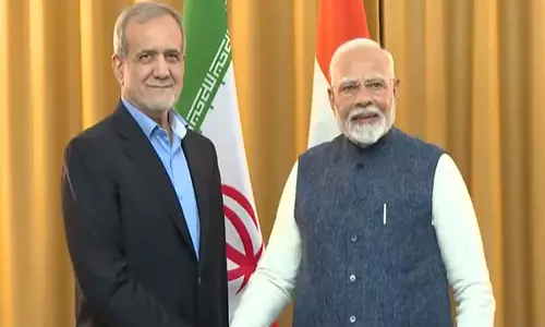 PM Modi ने ब्रिक्स शिखर सम्मेलन से इतर ईरान के राष्ट्रपति से मुलाकात की
