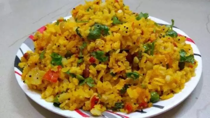 Poha for Weight Loss: वजन कम करने के लिए अपनी डाइट में शामिल करें ये पोहा रेसिपी