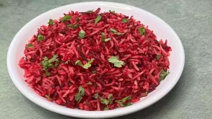 Beetroot Rice: दोपहर के भोजन में बनाएं सेहतमंद चुकंदर चावल