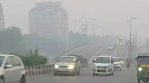 Noida: डीजी सेट और कंस्ट्रक्शन पर रोक लगी, एयर क्वालिटी रेड जोन में