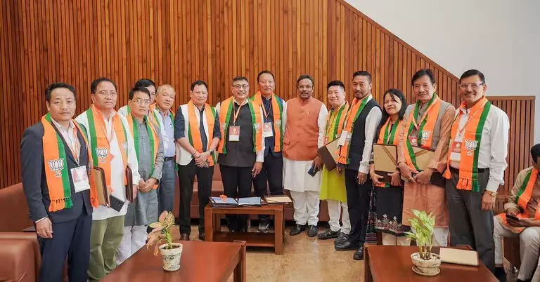 जे पी नड्डा ने उत्कृष्ट उपलब्धि के लिए Arunachal भाजपा टीम को सम्मानित किया