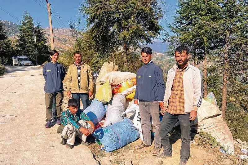 Churdhar चोटी पर स्वच्छता एवं जागरूकता अभियान