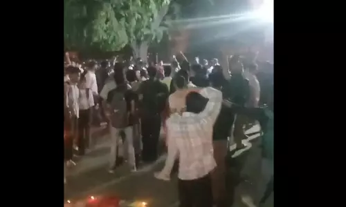 रंगोली मिटाने और दीप बुझाने पर यूनिवर्सिटी में भारी हंगामा, हाथापाई हुई