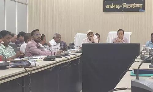 तहसीलदारों ने काम पेंडिंग रखा, कलेक्टर भड़के