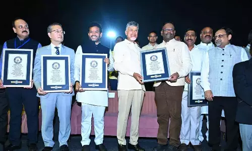 Andhra: शानदार ड्रोन लाइट शो ने दर्शकों को रोमांचित किया Andhra: शानदार ड्रोन लाइट शो ने दर्शकों को रोमांचित किया
