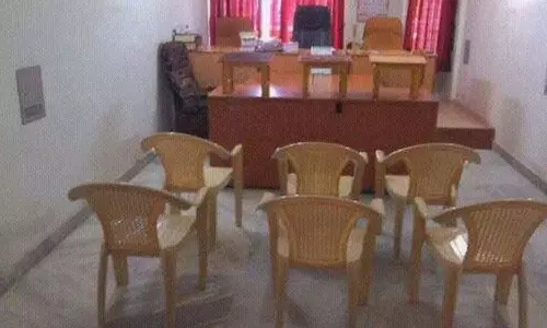 Gujrat: खुद को ‘जज’ बताने वाला ठग गिरफ्तार