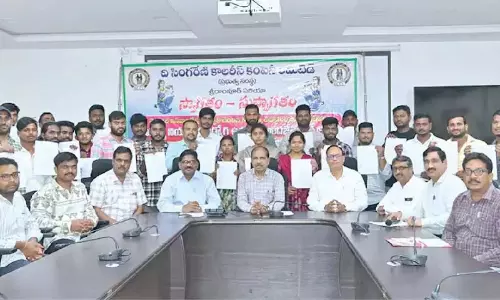 Telangana: सिंगरेनी में 28 युवाओं ने दी अनुकंपा नियुक्ति Telangana: सिंगरेनी में 28 युवाओं ने दी अनुकंपा नियुक्ति