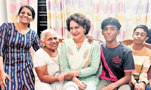 प्रियंका गांधी आज वायनाड में लोकसभा उपचुनाव के लिए नामांकन दाखिल करेंगी प्रियंका गांधी आज वायनाड में लोकसभा उपचुनाव के लिए नामांकन दाखिल करेंगी