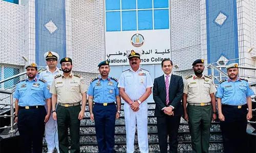 नौसेना प्रमुख एडमिरल त्रिपाठी ने राष्ट्रीय रक्षा कॉलेज UAE का दौरा किया नौसेना प्रमुख एडमिरल त्रिपाठी ने राष्ट्रीय रक्षा कॉलेज UAE का दौरा किया