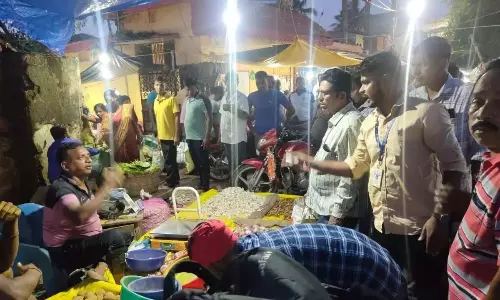 OD: घबराहट में खरीदारी के कारण सब्जियों के दाम बढ़े OD: घबराहट में खरीदारी के कारण सब्जियों के दाम बढ़े