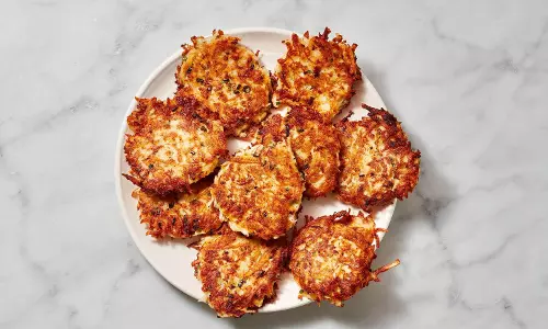 Herby Parsnip और आलू लैटकेज़ रेसिपी Herby Parsnip और आलू लैटकेज़ रेसिपी
