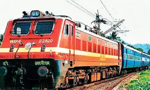 Assam: चक्रवात दाना के कारण रेल सेवाएं रद्द