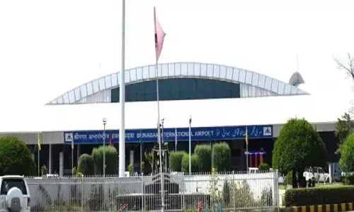 J&K: श्रीनगर हवाईअड्डा हाई अलर्ट पर J&K: श्रीनगर हवाईअड्डा हाई अलर्ट पर