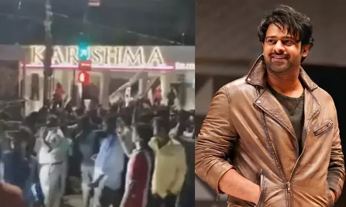 Prabhas के घर पर प्रशंसकों की भारी भीड़: पुलिस ने लगाई पाबंदियां