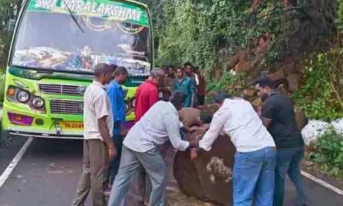 Tirupattur में जवाधु हिल्स के पास भूस्खलन से यातायात बाधित Tirupattur में जवाधु हिल्स के पास भूस्खलन से यातायात बाधित