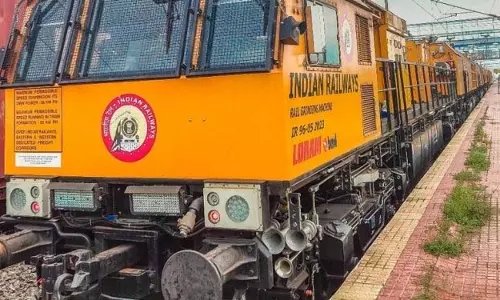 चक्रवात दाना का खतरा: ईस्ट कोस्ट रेलवे ने 198 ट्रेनें रद्द कीं चक्रवात दाना का खतरा: ईस्ट कोस्ट रेलवे ने 198 ट्रेनें रद्द कीं