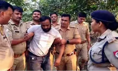 Muzaffarnagar: पुलिस ने चैन स्नैचिंग करने वाले बदमाशों को मुठभेड़ में दबोचा Muzaffarnagar: पुलिस ने चैन स्नैचिंग करने वाले बदमाशों को मुठभेड़ में दबोचा