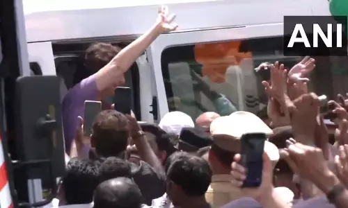वायनाड लोकसभा उपचुनाव, प्रियंका गांधी का रोड शो शुरू, देखें LIVE