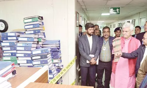 आतंकवाद विरोधी प्रयासों में तेजी लाएं: LG to security forces आतंकवाद विरोधी प्रयासों में तेजी लाएं: LG to security forces